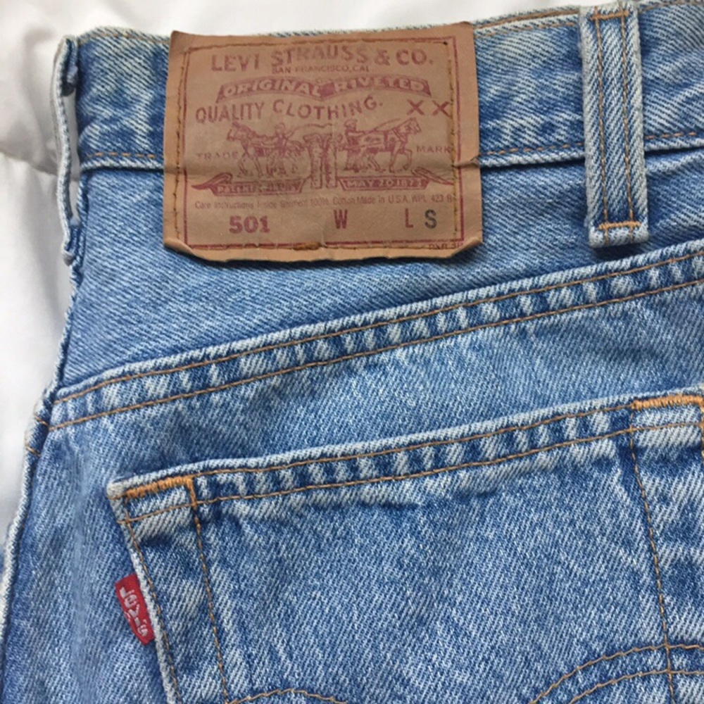 Vintage Levi’s 501 size 9 short - Picture 2 of 3